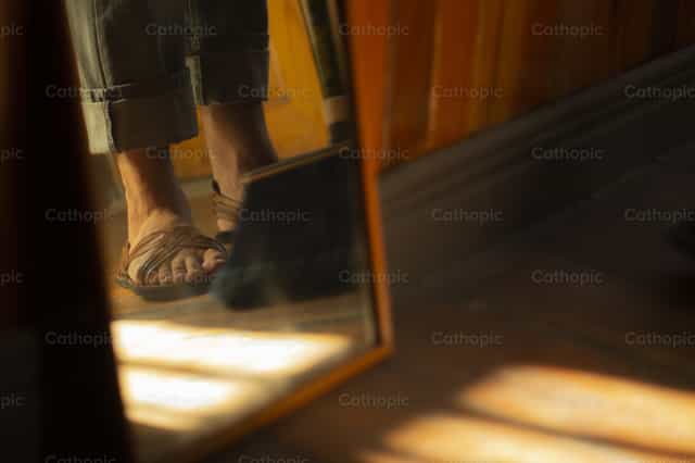 Sandalias Capuchinas - Banco de imágenes católicas