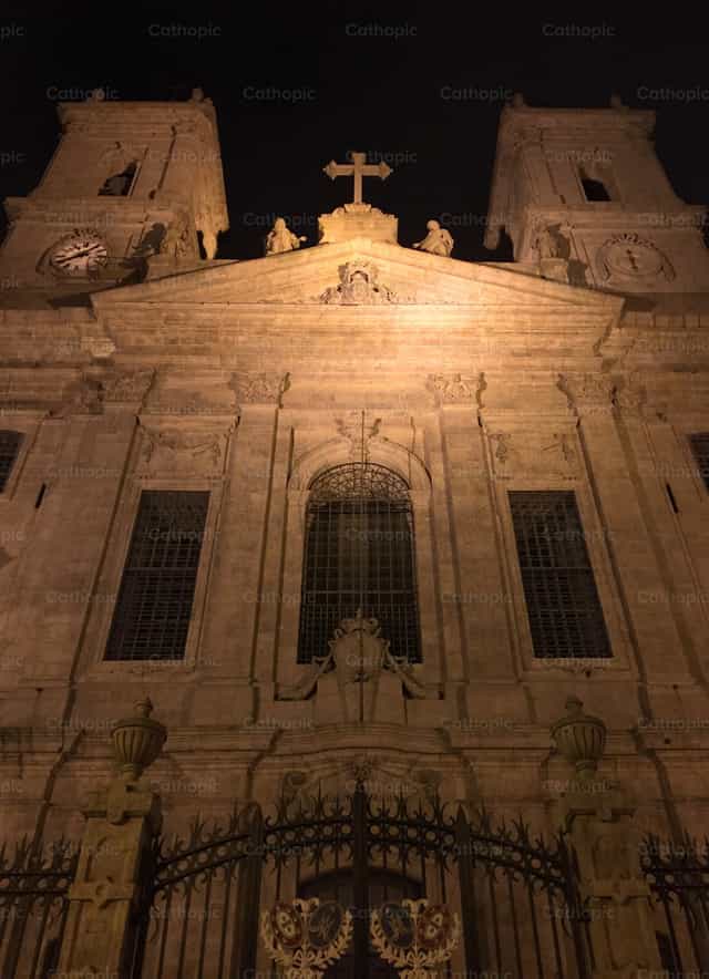 Fachada de la Catedral de Oporto - Banco de imágenes católicas