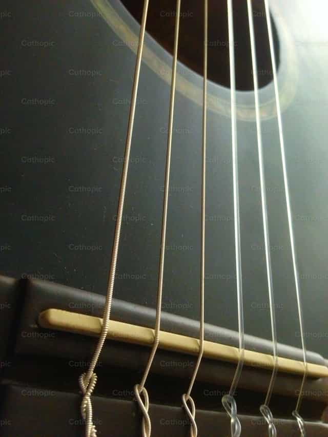 Cordas de guitarra - Imagens católicas de stock