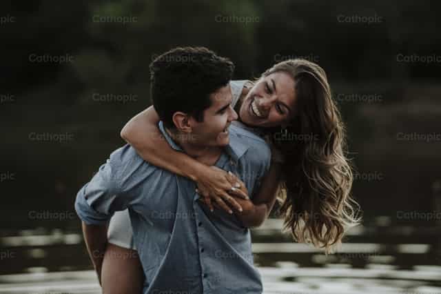 Pareja Feliz - Banco de imágenes católicas