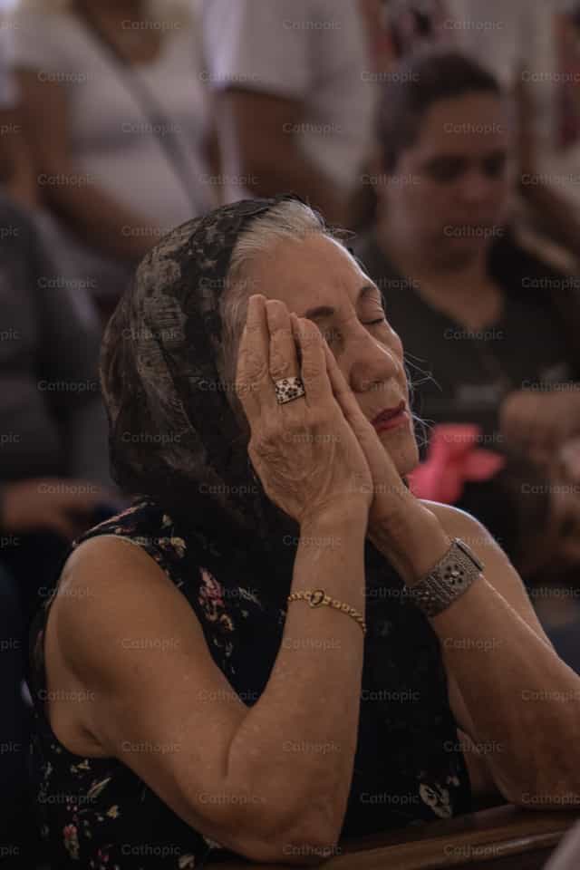 Oração profunda - Imagens católicas de stock - Foto de Andrés José Barbera Zambrano