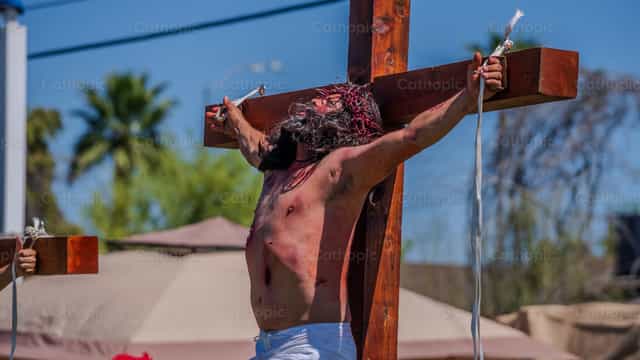 Jesucristo en la Cruz - Banco de imágenes católicas