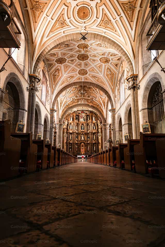 Igreja de Santo Domingo - Imagens católicas de stock