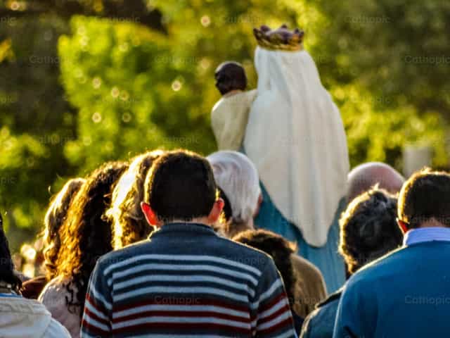 Peregrinos con Maria - Banco de imágenes católicas