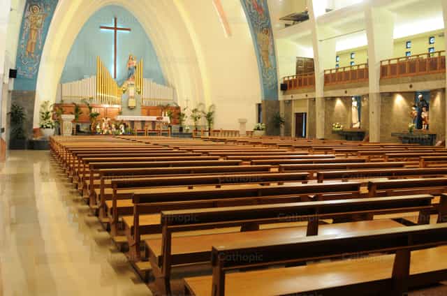 Interior de la iglesia - Banco de imágenes católicas