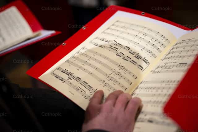 Partitura del coro - Banco de imágenes católicas - Fotografía por Álvaro García