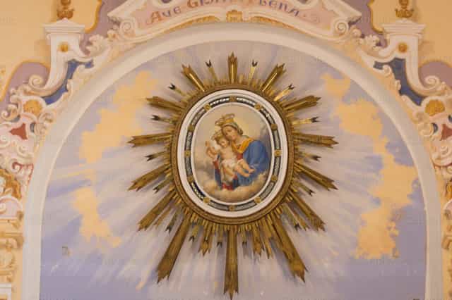 Mutter Maria und das göttliche Kind - Katholische Stockfotos
