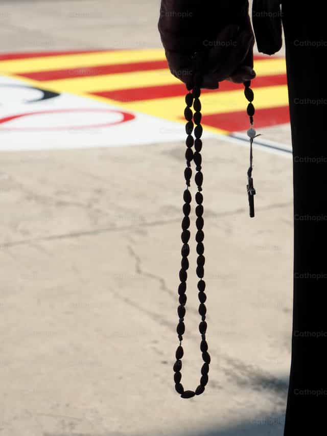 Te rogamos intercedas, Madre - Banco de imágenes católicas