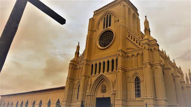 Iglesia en el atardecer - Banco de imágenes católicas