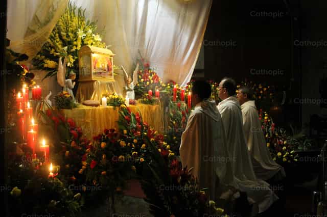 Monumento de Jueves Santo - Banco de imágenes católicas