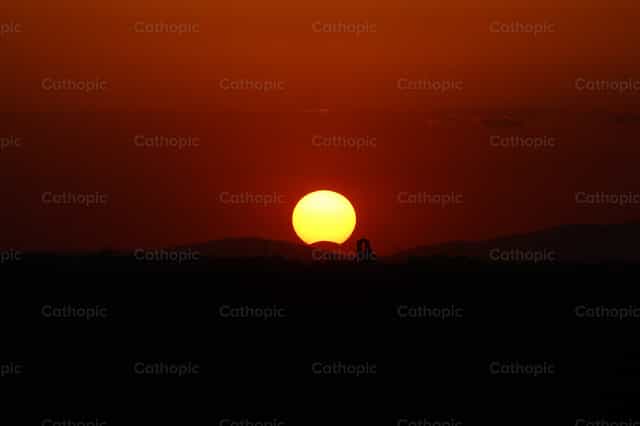 Ya cae el sol y anochece - Banco de imágenes católicas