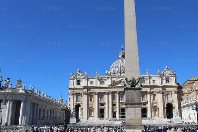 Plaza de San Pedro - Banco de imágenes católicas - Fotografía por Dulcelina Herrera