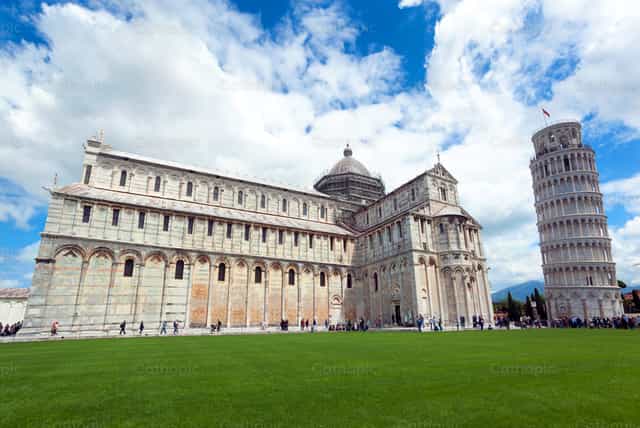 Catedral y torre inclinada en Pisa, Italia - Banco de imágenes católicas - Fotografía por Antonio Gravante