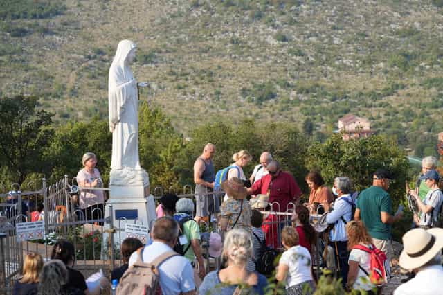 Nuestra Señora de Medjugorje - Banco de imágenes católicas