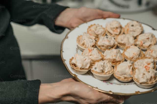 Hapjes voor het kerstdiner - Katholieke stockfoto's - Foto door Almures Studio
