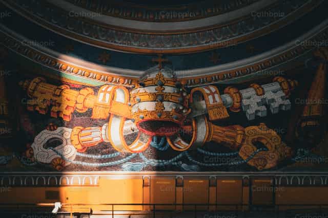 Luz y sombra, una iglesia en Roma - Banco de imágenes católicas