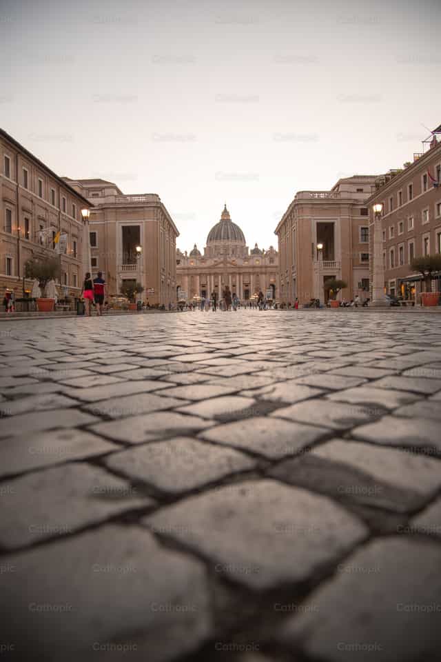 St. Peter's Basilica - Catholic stock images - Photo by Yandry Fernández Perdomo
