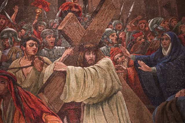 Jesus con la cruz a cuestas - Banco de imágenes católicas - Fotografía por encaminados vamos