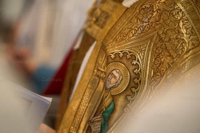 Casulla antigua de San Pedro - Banco de imágenes católicas - Fotografía por Iván W. Jaques