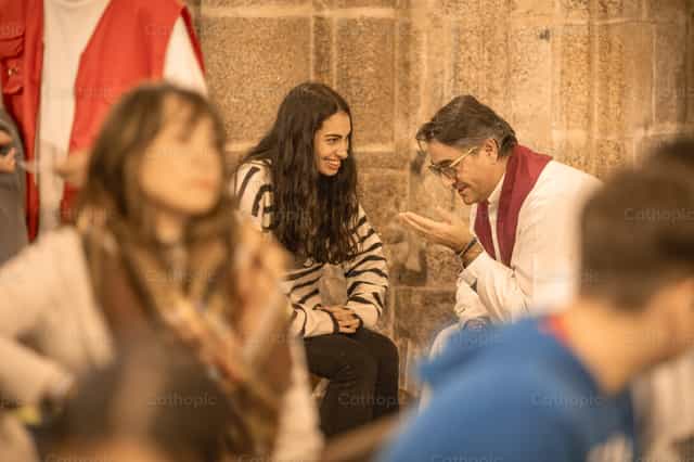 El Perdón en la Confesión: Dios Escucha - Banco de imágenes católicas