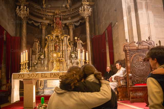Adoracion Juvenil - Banco de imágenes católicas - Fotografía por Yandry Fernández Perdomo