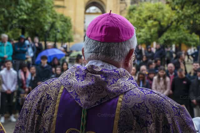 Der Bischof im Dom von Córdoba - Katholische Stockfotos - Foto von Diócesis de Córdoba