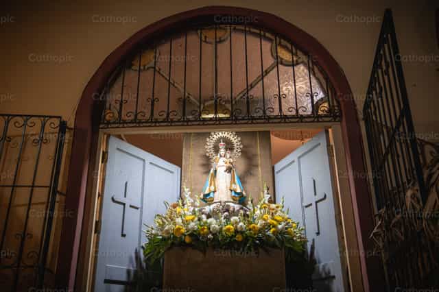 Our Lady of Charity of El Cobre sa Cuba - Mga Catholic stock image - Larawan ni Yandry Fernández Perdomo