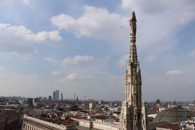 Turm des Mailänder Doms - Katholische Stockfotos