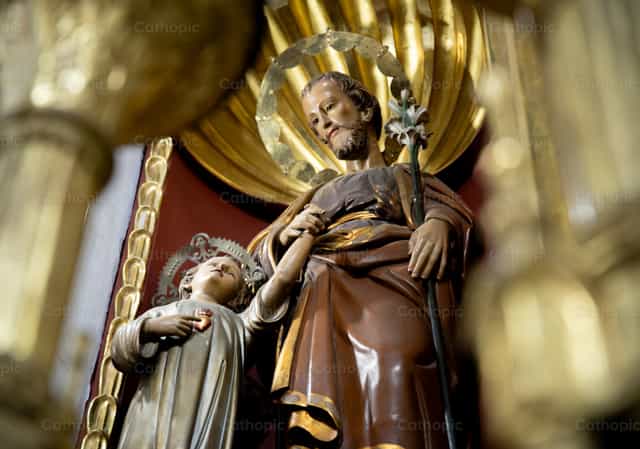 San José con el niño - Banco de imágenes católicas - Fotografía por Carolina BR