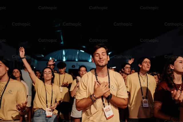 Alabanza - Banco de imágenes católicas - Fotografía por Sergi Canal