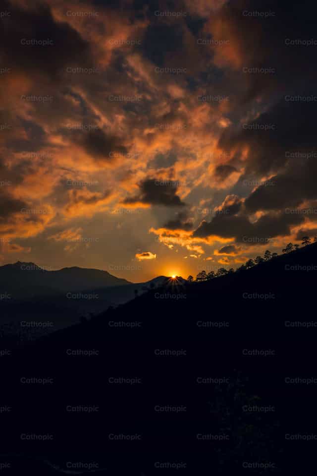 Tramonto tra le montagne - Immagini stock cattoliche - Foto di Francisco Javier Bartolón