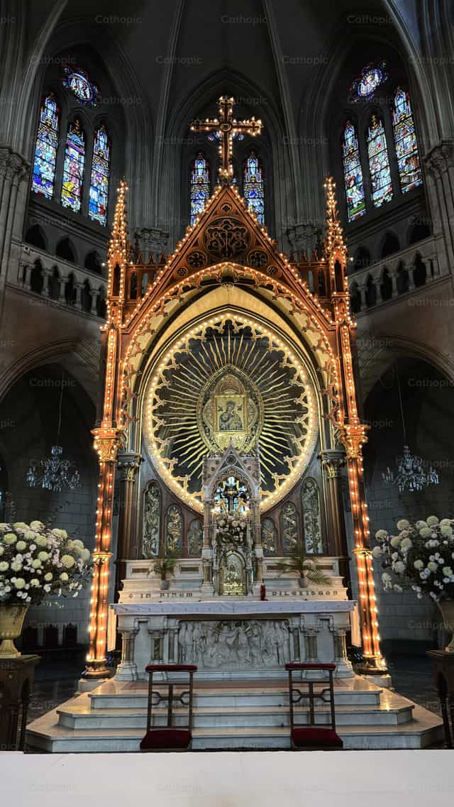 Basilique Notre-Dame du Perpétuel Secours - Images catholiques de stock