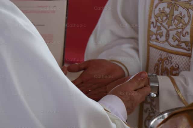 Manos sacerdotales - Banco de imágenes católicas - Fotografía por Miguel Bautista