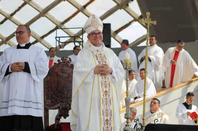 Msgr. Owaldo Araque, de Bisschop van de glimlach - Katholieke stockfoto's - Foto door Andrés José Barbera Zambrano