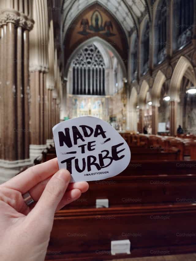 Huwag hayaang may makagambala sa iyo - Mga Catholic stock image