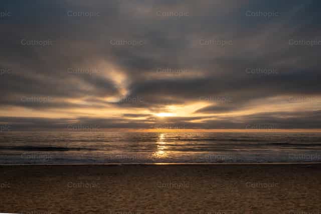 Atardecer en la playa - Banco de imágenes católicas - Fotografía por Gerardo Juarez