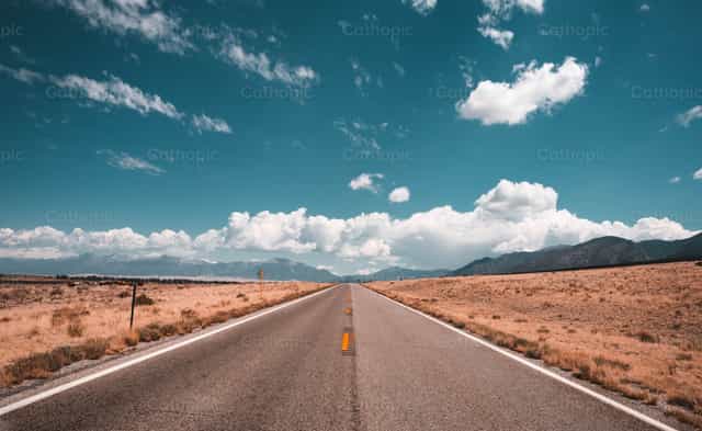 Road in the desert - Banco de imágenes católicas - Fotografía por Santiago de la Hoz