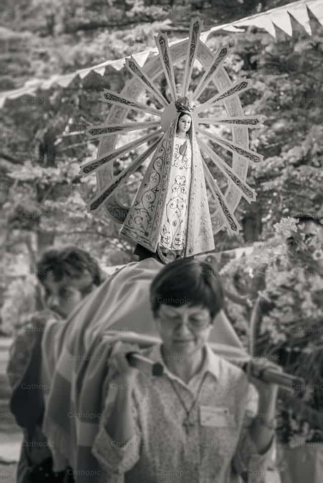 Procesion Mariana - Banco de imágenes católicas