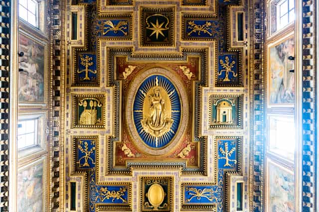 Arte da Virgem Maria - Imagens católicas de stock