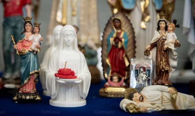 Santi su diversi livelli - Immagini stock cattoliche - Foto di Carolina BR