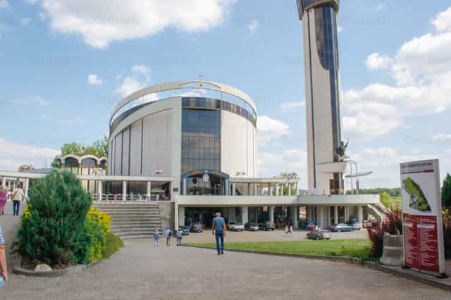 Santuario de la Divina Misericordia en Polonia - Banco de imágenes católicas - Fotografía por encaminados vamos