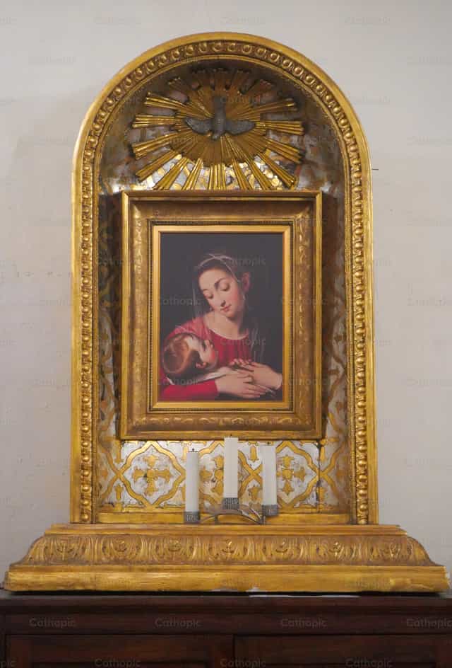Virgin Mary - Catholic stock images - Photo by Lupe Belmonte
