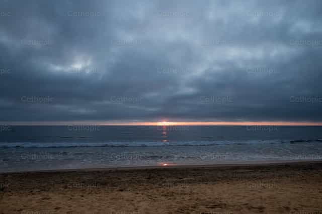Atardecer en la playa - Banco de imágenes católicas - Fotografía por Gerardo Juarez