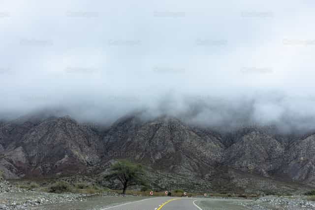 Camino y niebla - Banco de imágenes católicas - Fotografía por Titi Maciel Pérez
