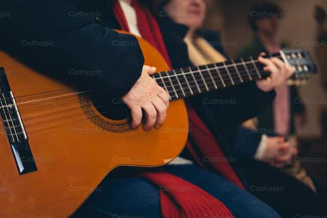 Playing the guitar - Catholic stock images - Photo by Almures Studio