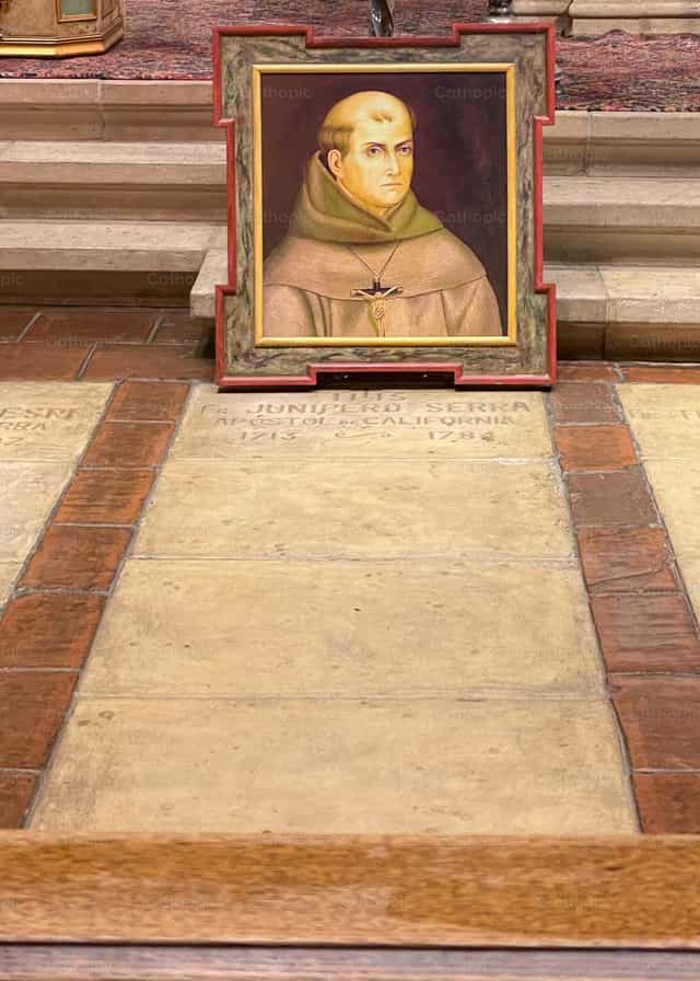 Tumba de San Junípero Serra - Banco de imágenes católicas