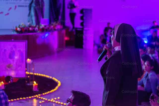 Religiosa - Banco de imágenes católicas - Fotografía por Jonatan OreMen