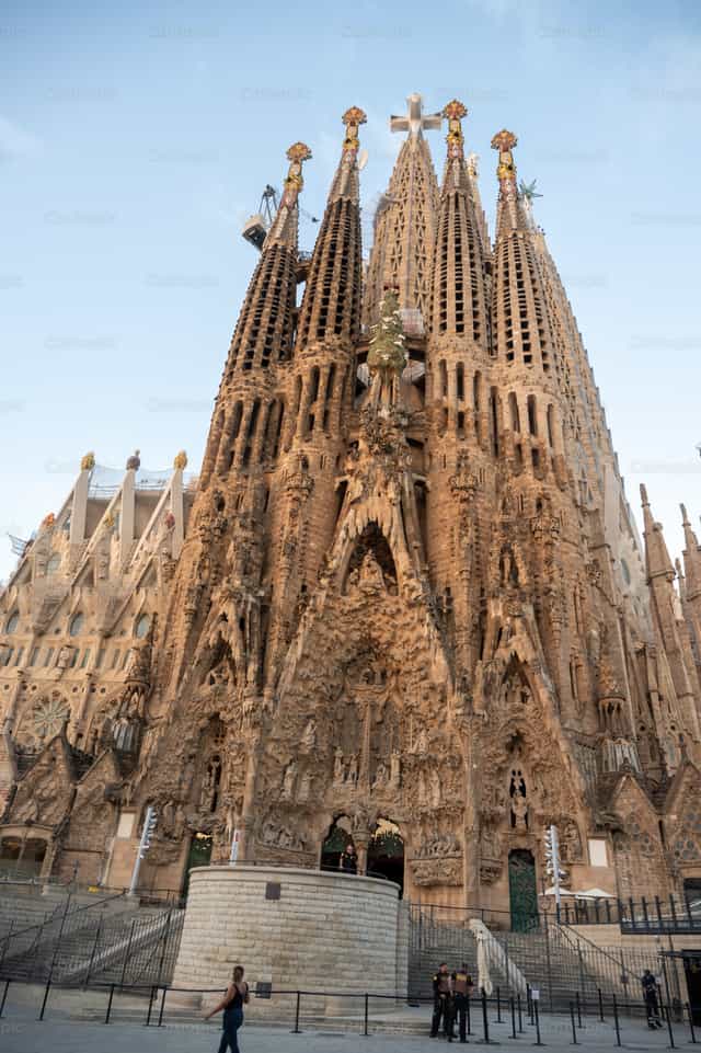 Fachada del Nacimiento de la Sagrada Família - Banco de imágenes católicas - Fotografía por Metod Perme