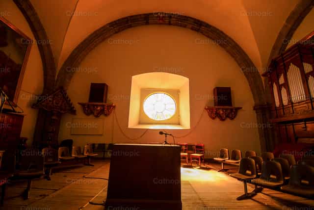 Lugar del coro en iglesia - Banco de imágenes católicas