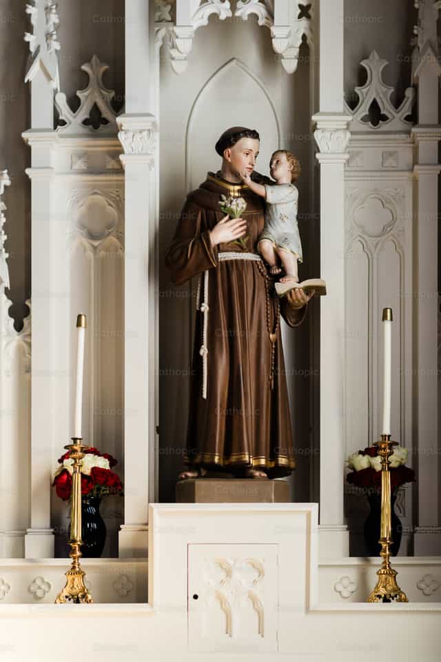 Statue des heiligen Antonius - Katholische Stockfotos